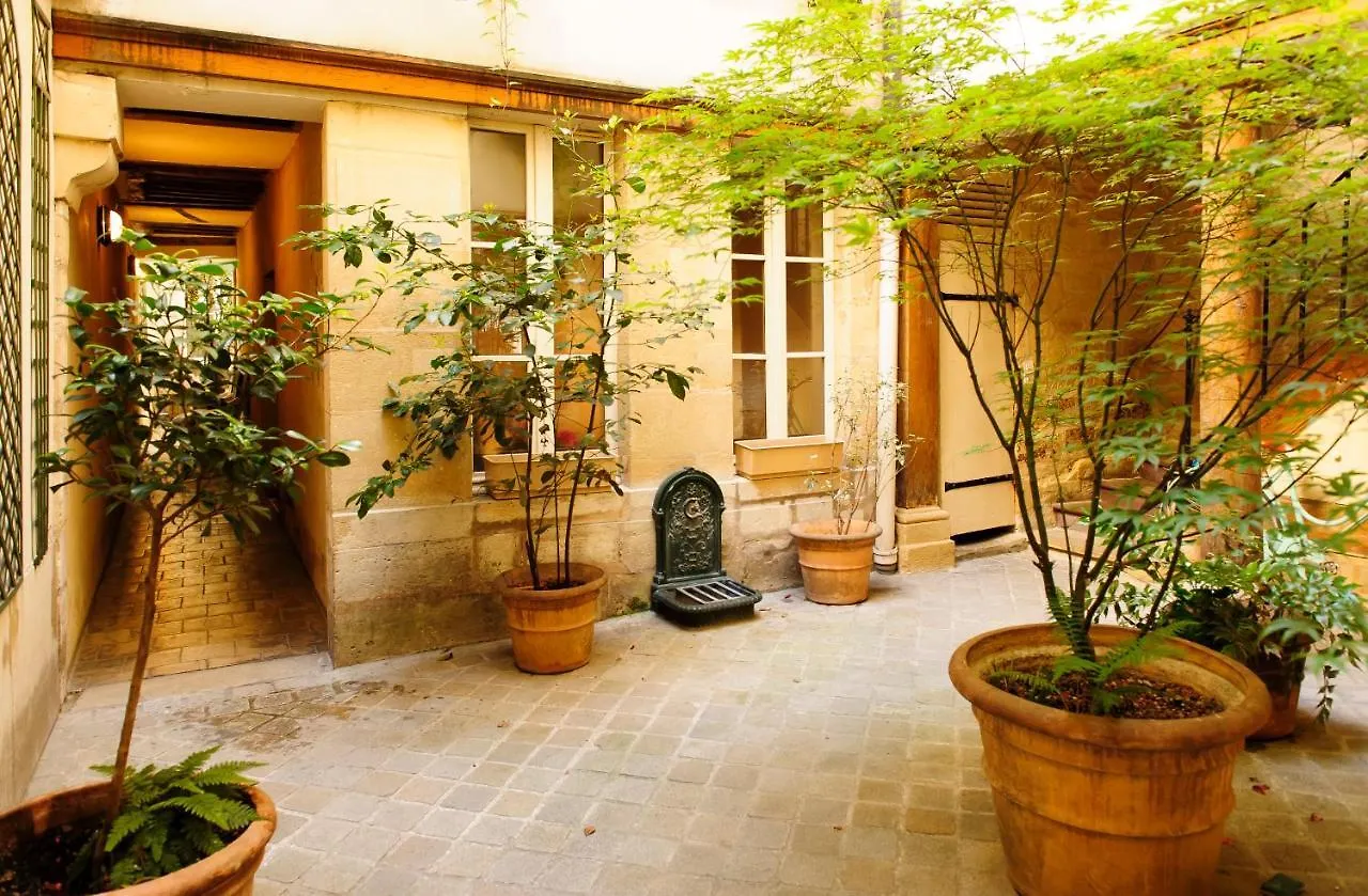 **** Appart hôtel Village Saint Paul Paris France